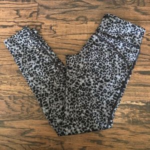 Nike leggings, gray leopard print, dry fit 🖤